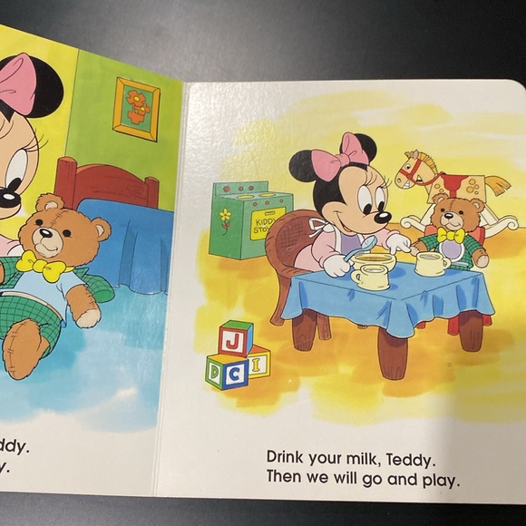 Disney: Baby Minnie’s Busy Day - Hardcover Children’s Board Book - Picture 8 of 8